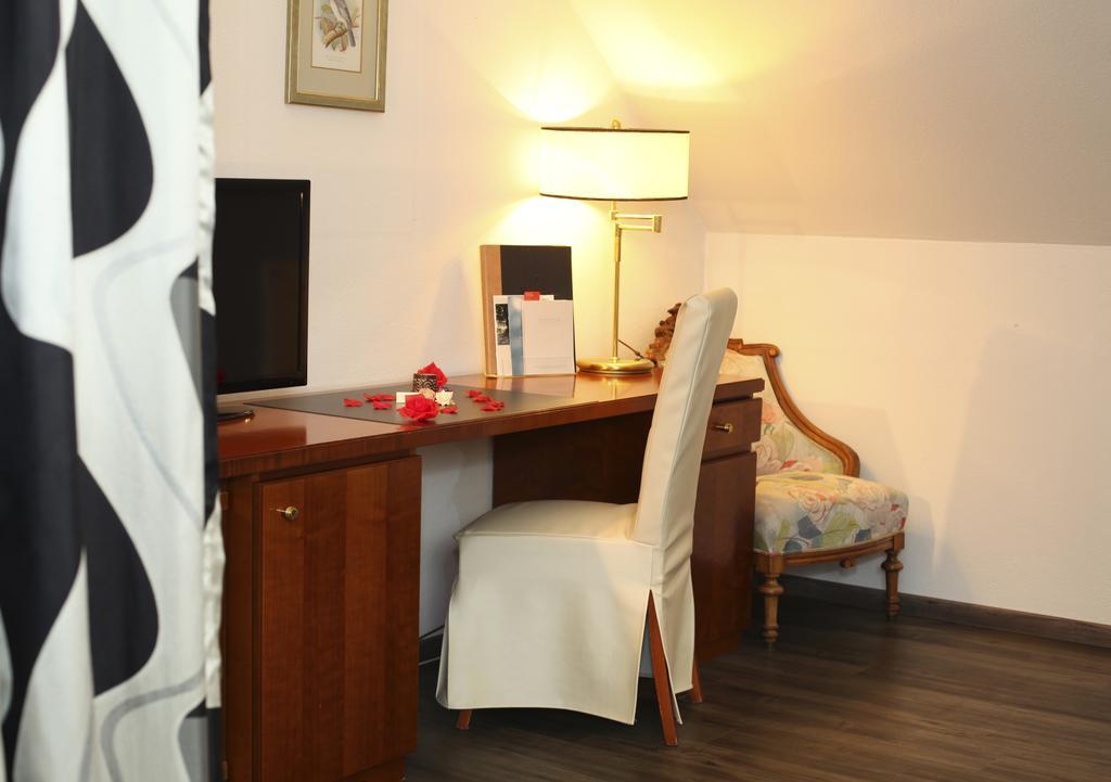 Romantik Hotel Johanniter-Kreuz Uberlingen Exteriör bild